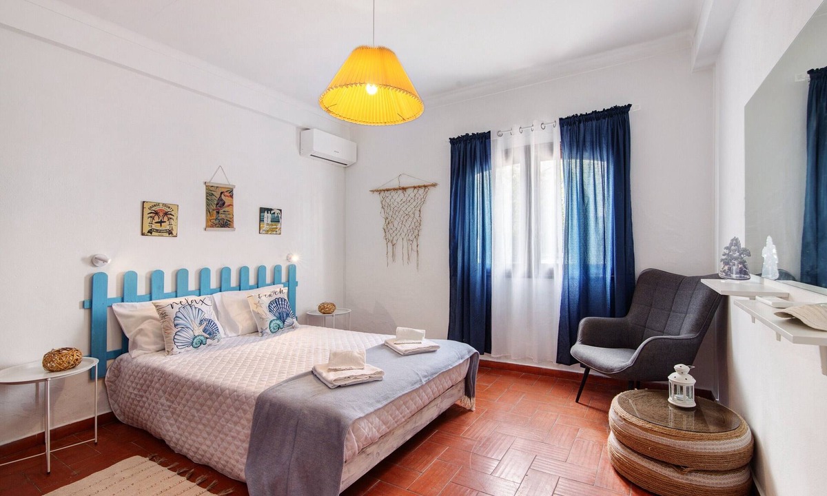Conceicao e Cabanas de Tavira House | Holiday Home 'Amarela' with Private Terrace and Wi-Fi