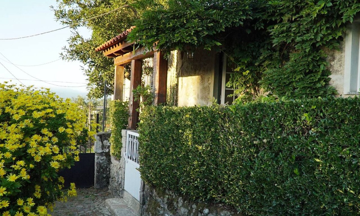Vila Nova de Cerveira House | Holiday Home 'Cantinho Da Avó' with Mountain View, Private Terrace and Wi-Fi