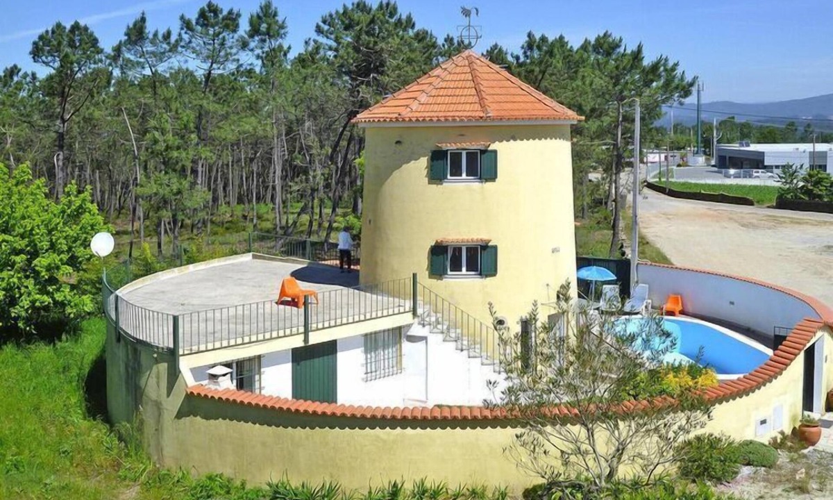 Paradela House | Holiday home with private pool in Barcelos