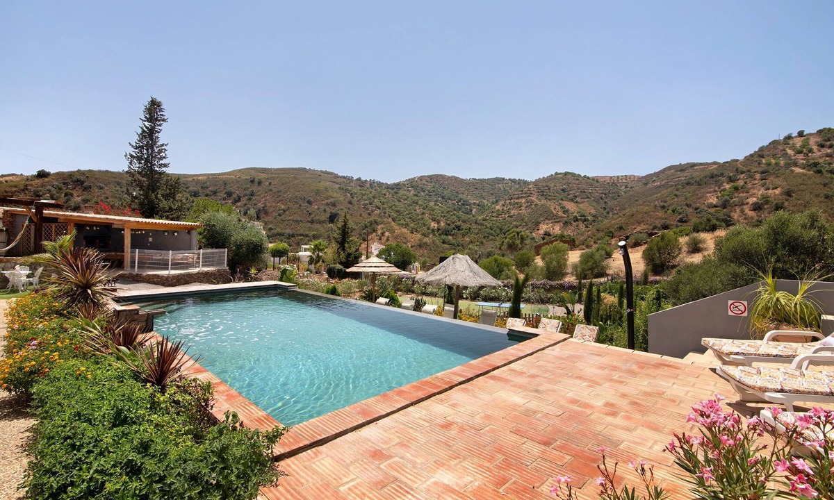 Fonte do Bispo House | Holiday Home "Quinta do Silêncio T4" with Mountain View, Shared Pool & Wi-Fi