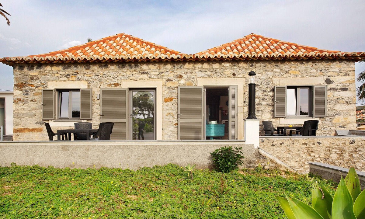 Vila Baleira House | Holiday Home 'Quinta Alcaparras' with Sea View, Private Terrace and Wi-Fi