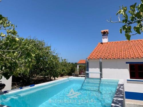 Cabeco de Aguia House | Holiday Home Schönes Landhaus mit Tauchbecken- Strand 3km by Interhome