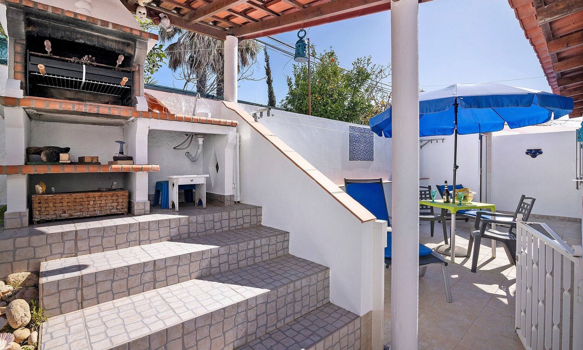 Alfanzina Apartment | Holiday Home 'Shellls Apartment' with Shared Terrace, Wi-Fi and Air Conditioning