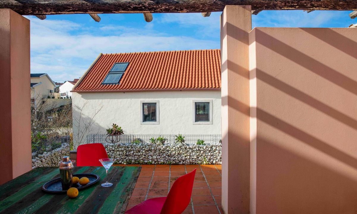 Lourinha House | Holiday Home 'Suites 1845' with Private Terrace, Private Garden and Wi-Fi
