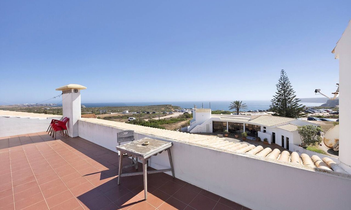 Sagres House | Holiday Home 'Surf Spot' with Mountain View, Shared Terrace and Balcony