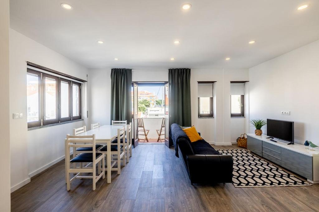 Praia de Santa Cruz Apartment | Holy Escape