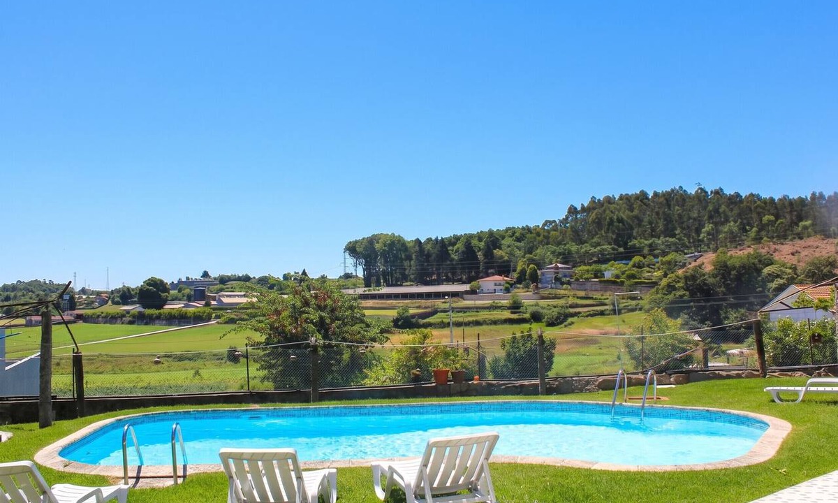 Vila Nova de Famalicao House | Homerez - House in Requião