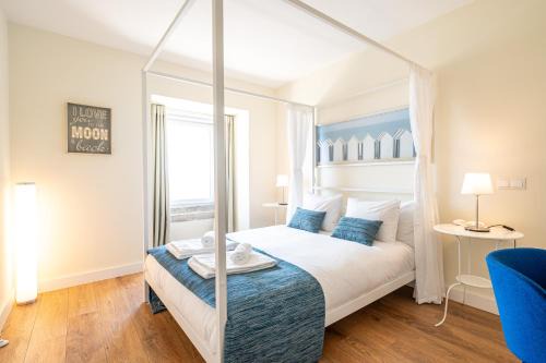 Paco De Arcos House | HomeySuite Bedroom 1 Seahouse