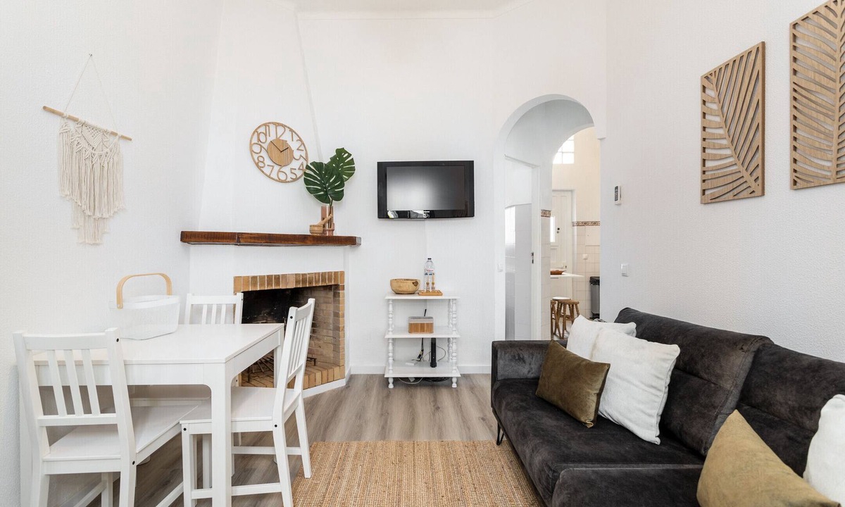 Santa Luzia Ski Chalet | Hopstays - Santa Luzia