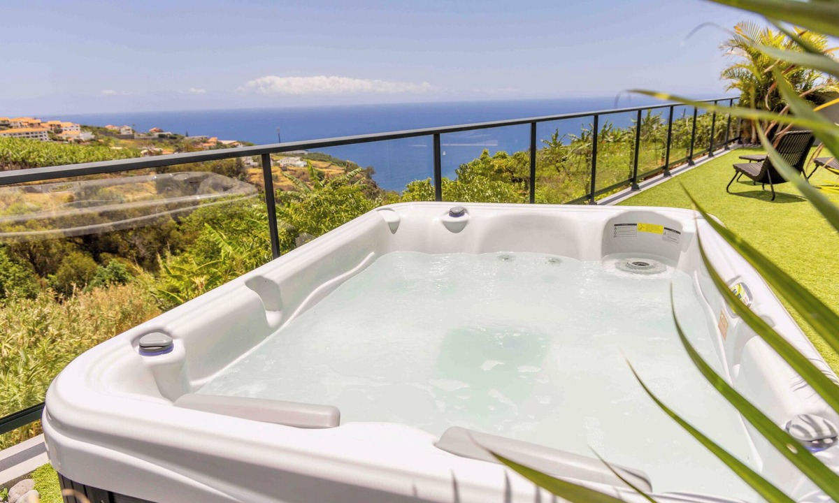 Estreito da Calheta House | House - sleeps 3, free parking, garden & jacuzzi
