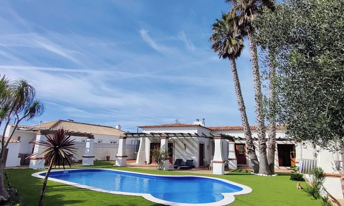 Castelo House | House with swimming pool 10 minutes from the beach