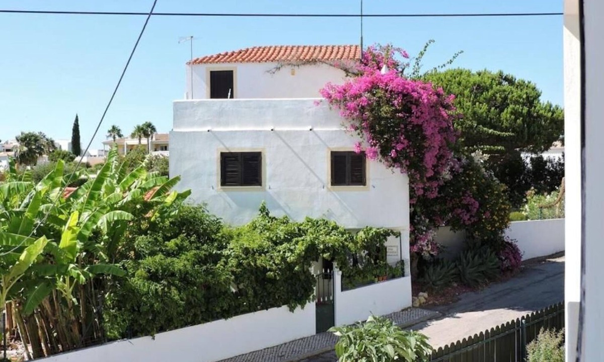 Sesmarias House | Just 500 meters from the Sandy Beach! Sea View from the bedrooms. Private House.