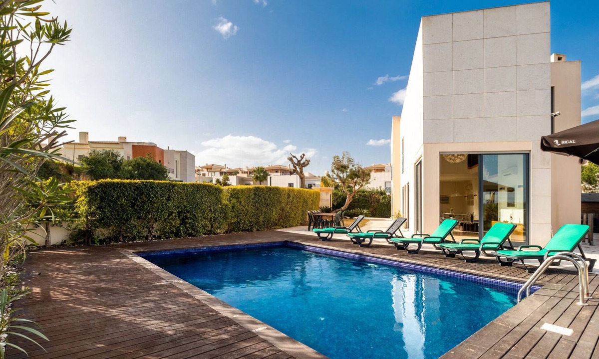 Santa Eulalia Villa | LINDA Oura Beach 4BR Villa 10 New for rent!