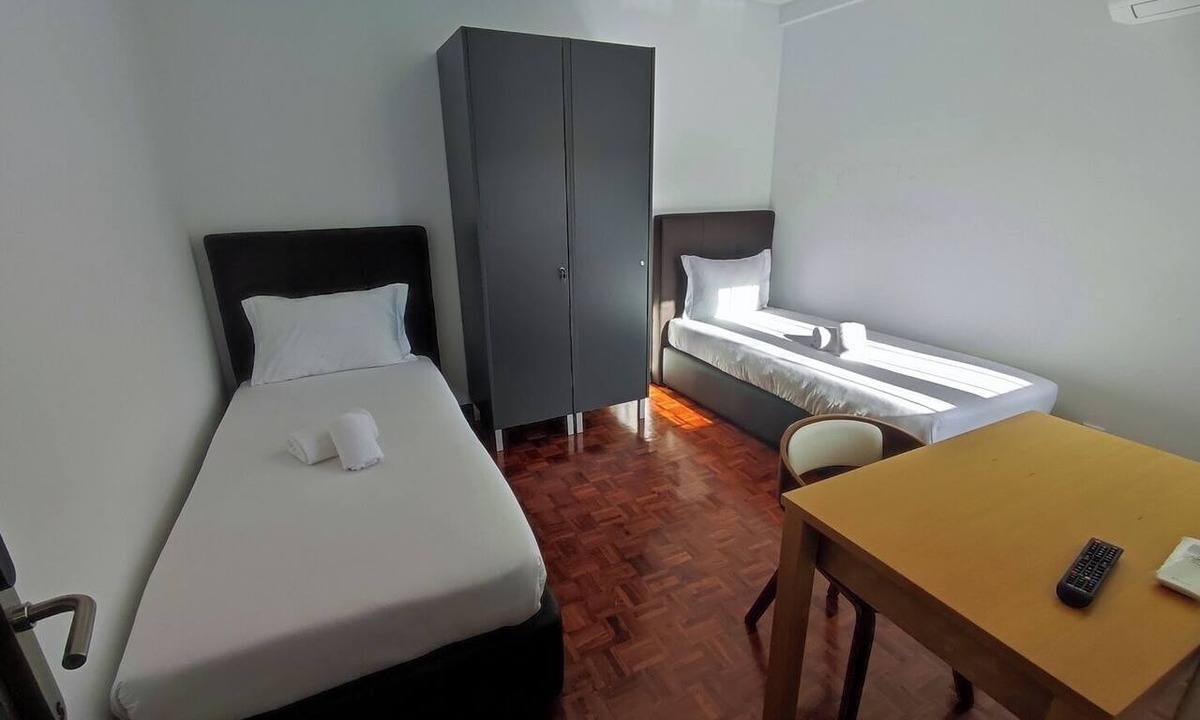 Olivais Apartment | Lisbon Airport GuestHouse Gal – Twin Bedroom