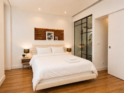 Lisbon Old Town House | Lisbon City Center En-Suite with Workspace