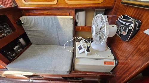 Parque das Nacoes Boat Rental | Lisbon Romantic Boat Expo