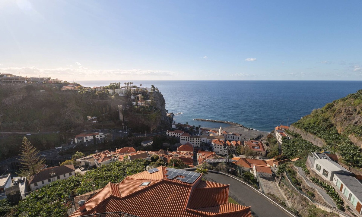 Ponta do Sol Villa | Localização Fantástica, com Vista Para o mar e Para a Vila! Ideal Para Famílias