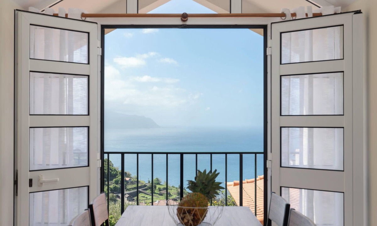 Ponta Delgada House | Lombada Sensations – Space & Comfort