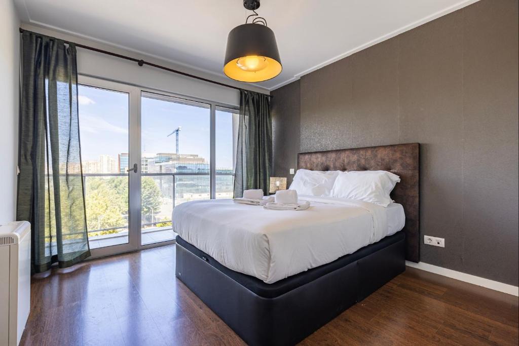 Parque das Nacoes Apartment | Lovely 1 BDR Apartment With Pool by LovelyStay