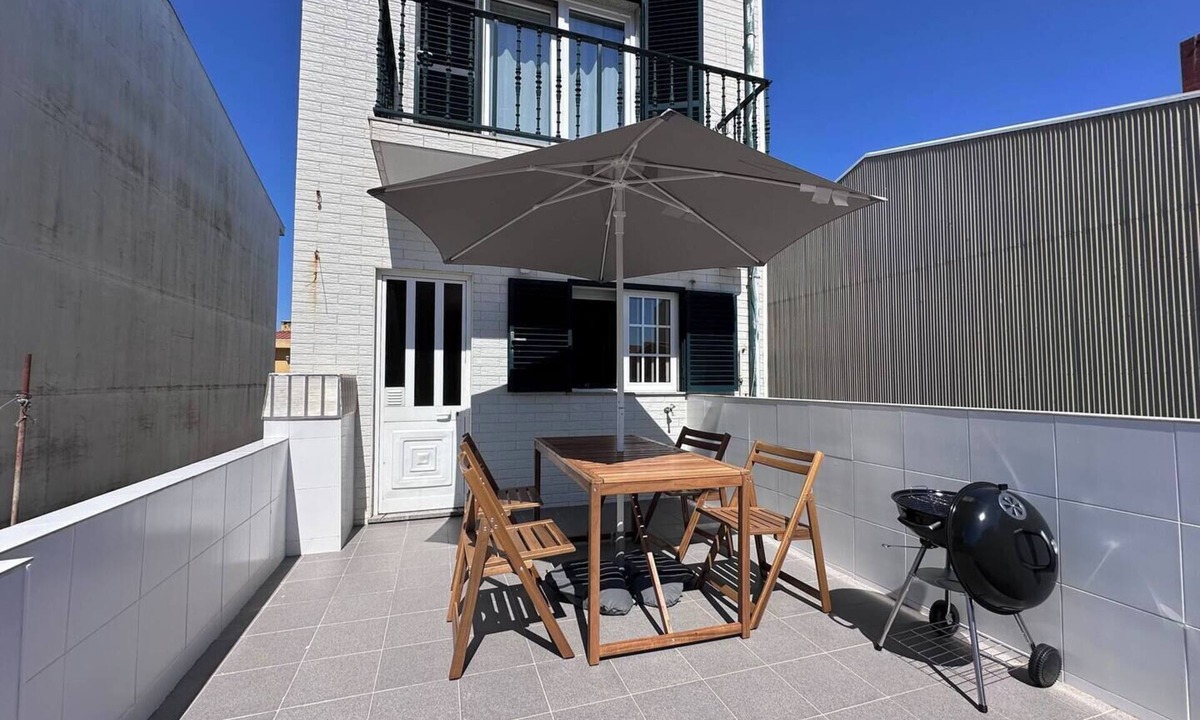 Vila do Conde House | Lovely 4-bedroom Family Beach House, 2-Min Walk to Sand