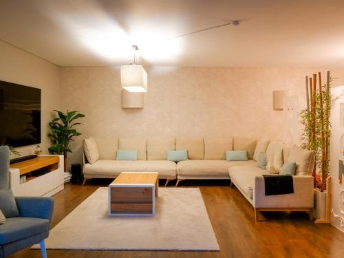 Odivelas Apartment | Luxury 2BR Spacious & Stylish with Patio near Metro