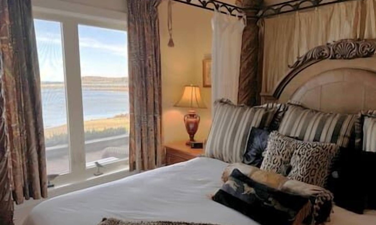 Western Shore House | Luxury Oceanfront Retreat in Chester close to Mahone Bay, Lunenburg,