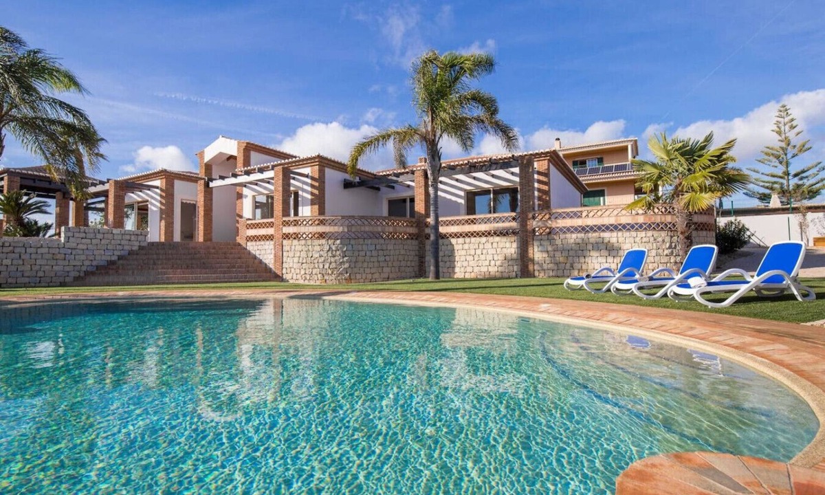 Lagos Villa | Luxury Villa & Guest House Heated Pool Lagos