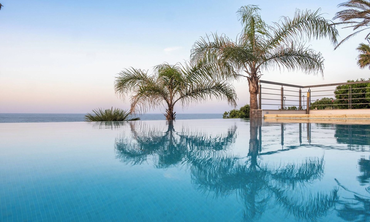 Porto de Mos Villa | Luxury villa with private infinity pool and magnificient sea views