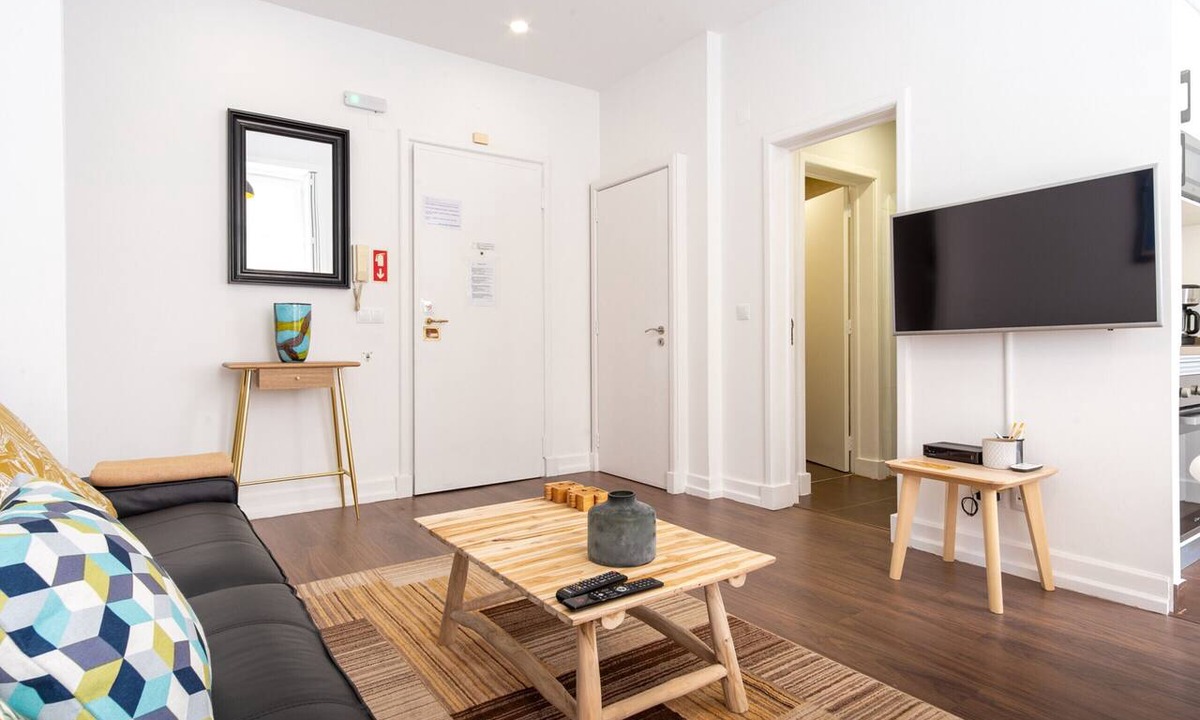 Sacramento Apartment | LV Premier Chiado CH9- elevator, balconies, center
