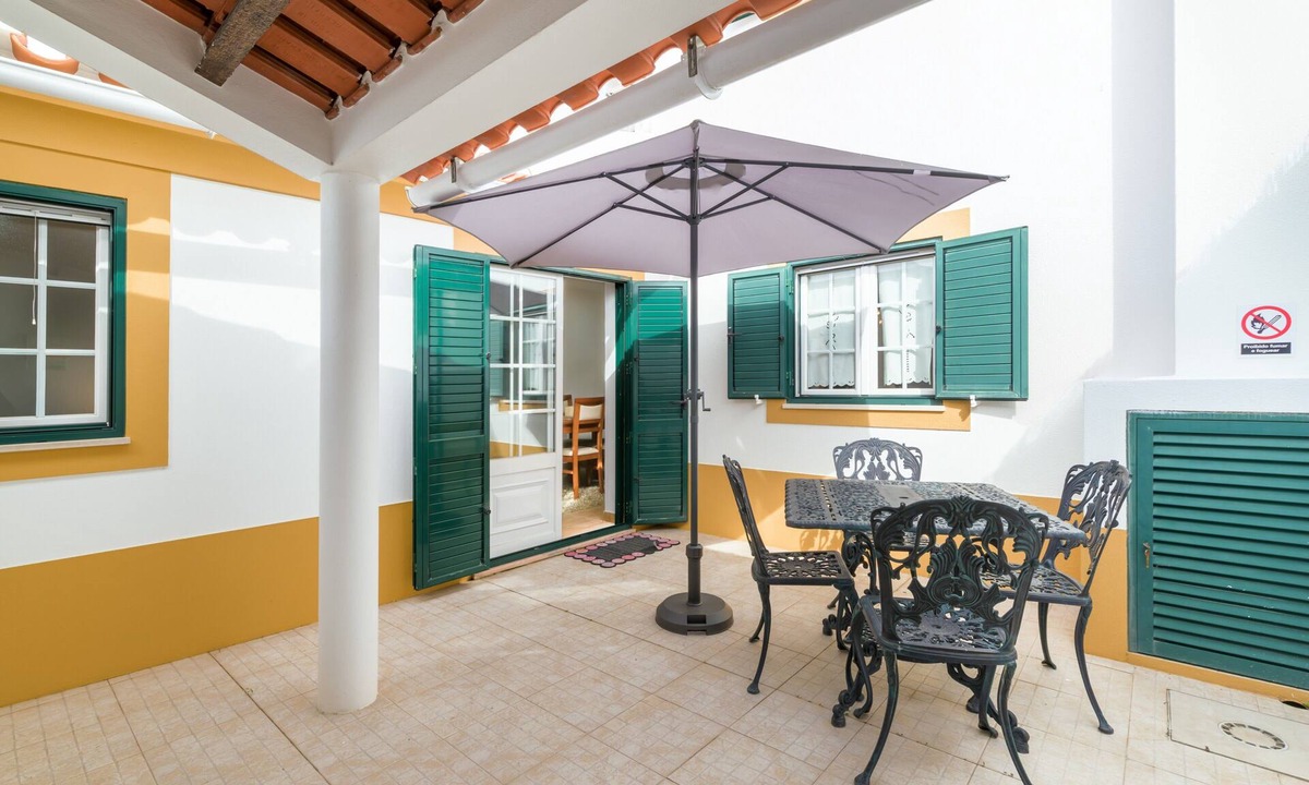 Vila Nova de Milfontes House | Malibu Guest House Holiday Home with Private Terrace, Wi-Fi, and Air Conditioning