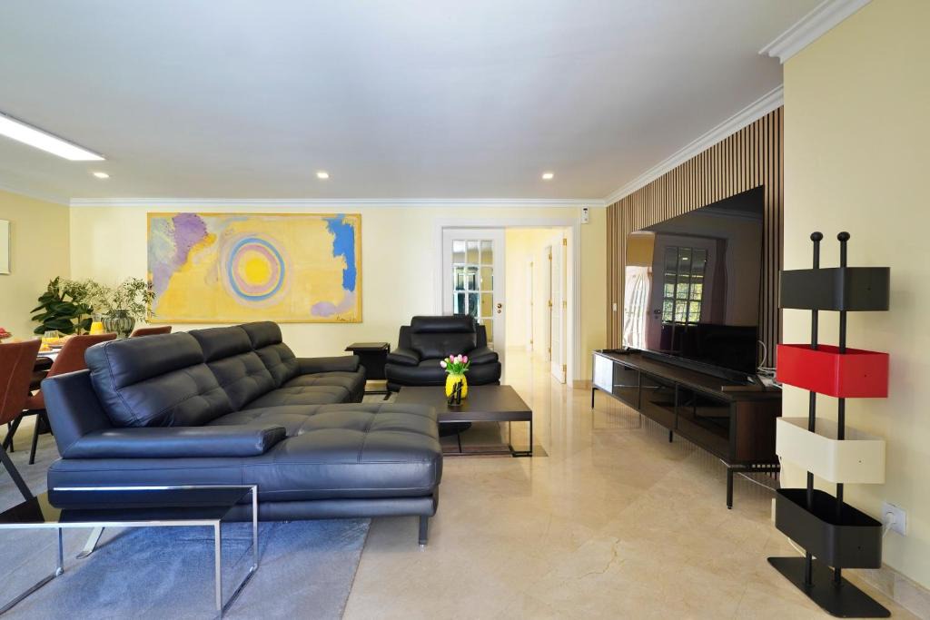Estoril Apartment | MBird 19 Estoril Penthouse 501