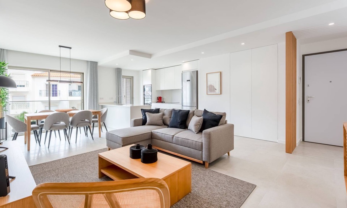 Lagos Apartment | Modern 2BR w/Rooftop Pool & Parking by LovelyStay