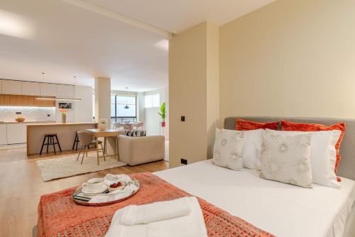 Vilarinha Apartment | Modern Studio Open Plan Elegance by HostWise