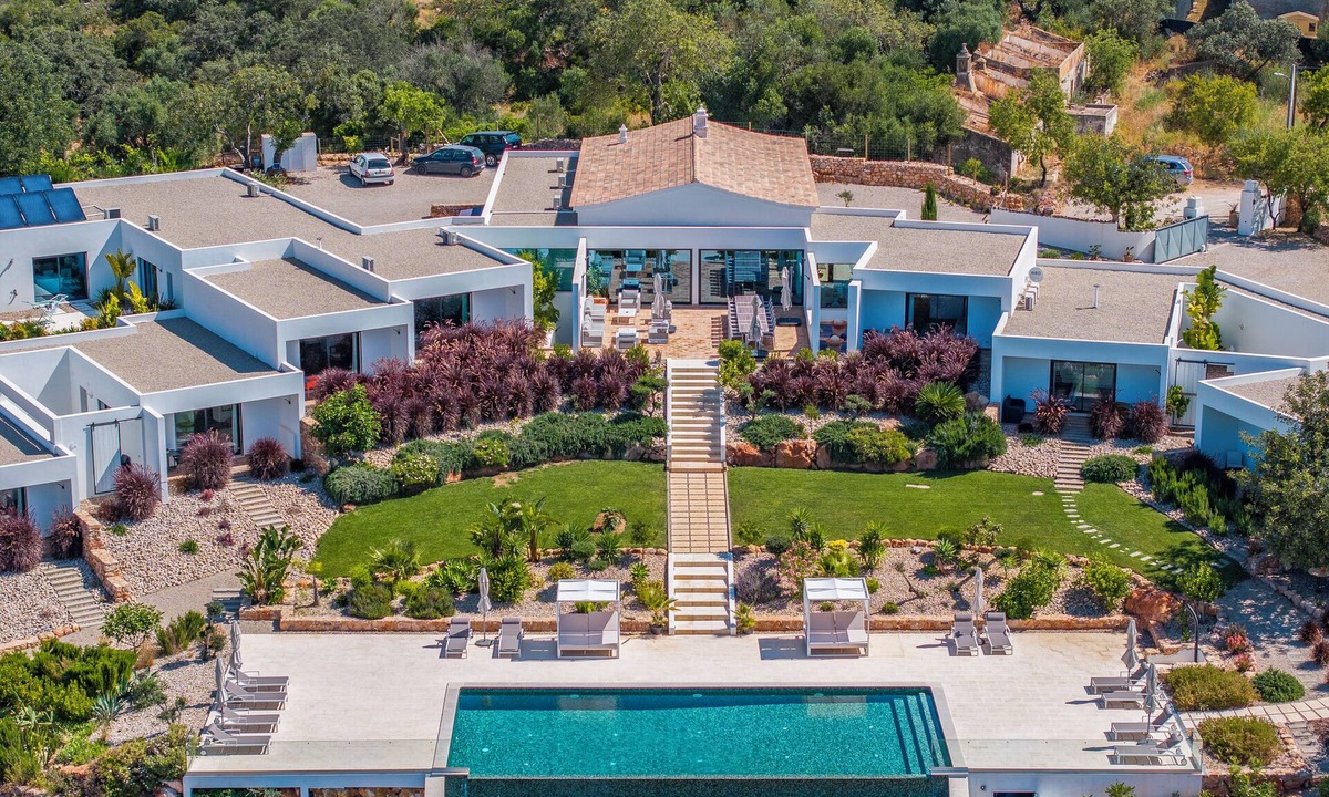 Alfeicao Villa | Monte Sobradinho, Hilltop haven, coastal views, private pool, jacuzzi, 18 guests