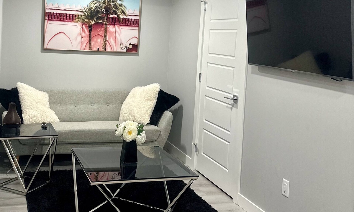 Leduc Apartment | New haven get-away.