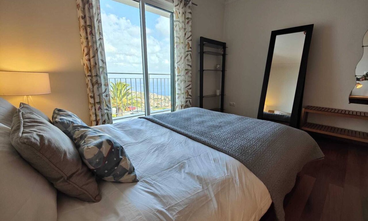 Canico Apartment | New & Spacious Apartment with great sea view - free & fast WI-FI