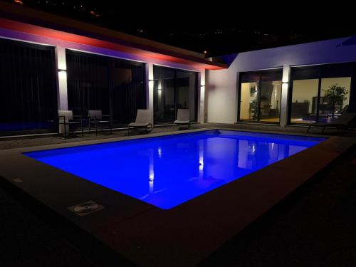 Tabua Villa | Oceanfront Villa with Private Pool Breathtaking Sunsets in Madeira