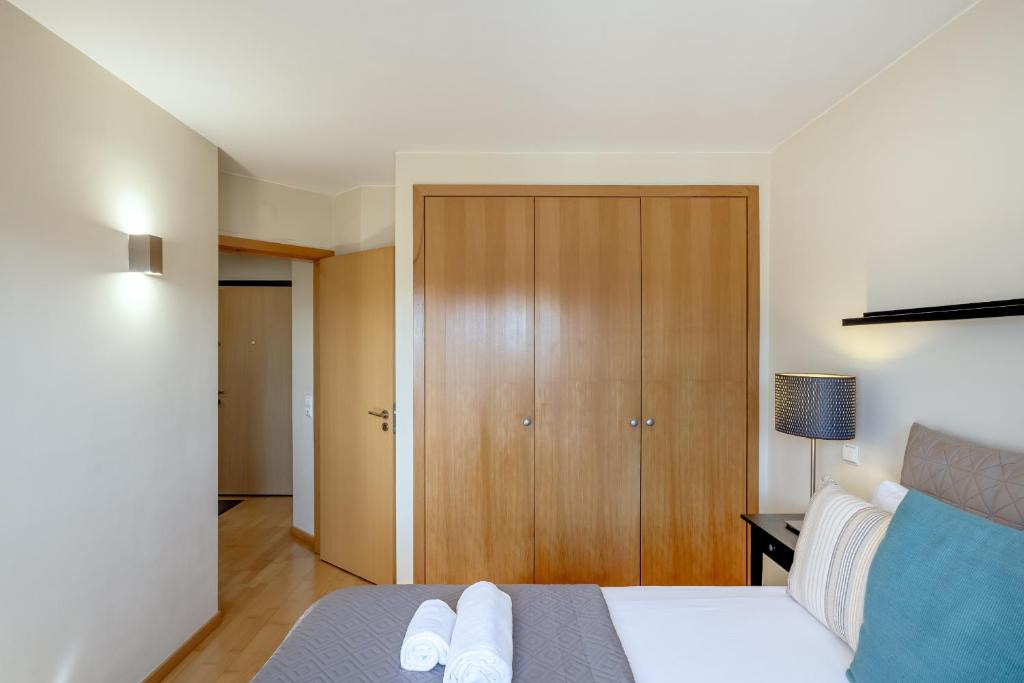 Alto do Pina Apartment | Olaias Modern with Garage by Homing