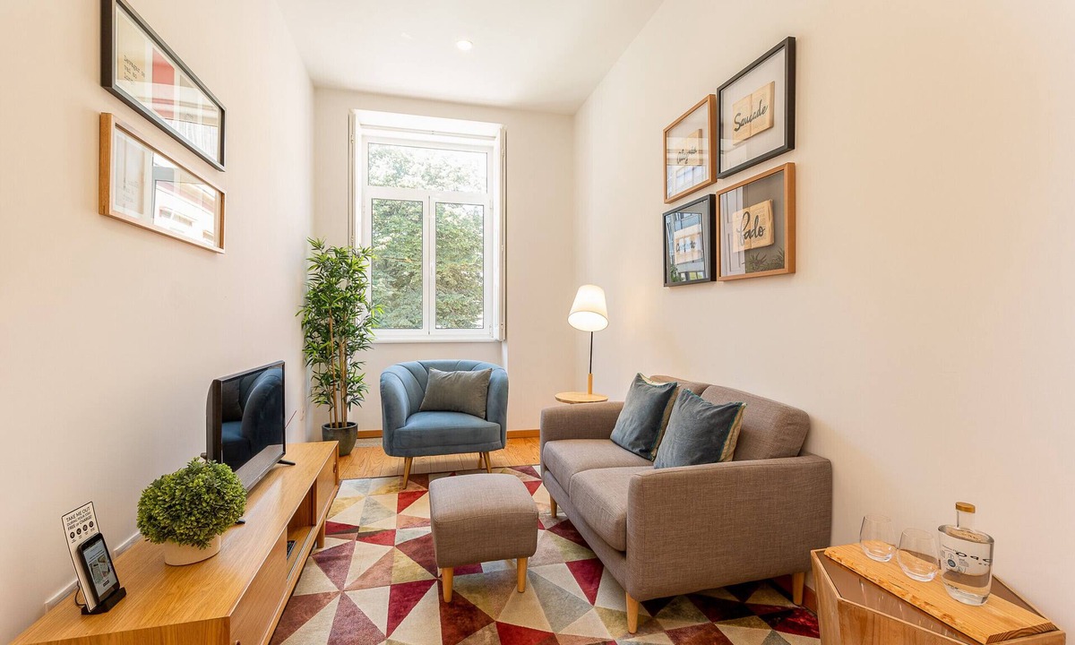 Centro / Baixa Apartment | One-Bedroom Apartment with main road view