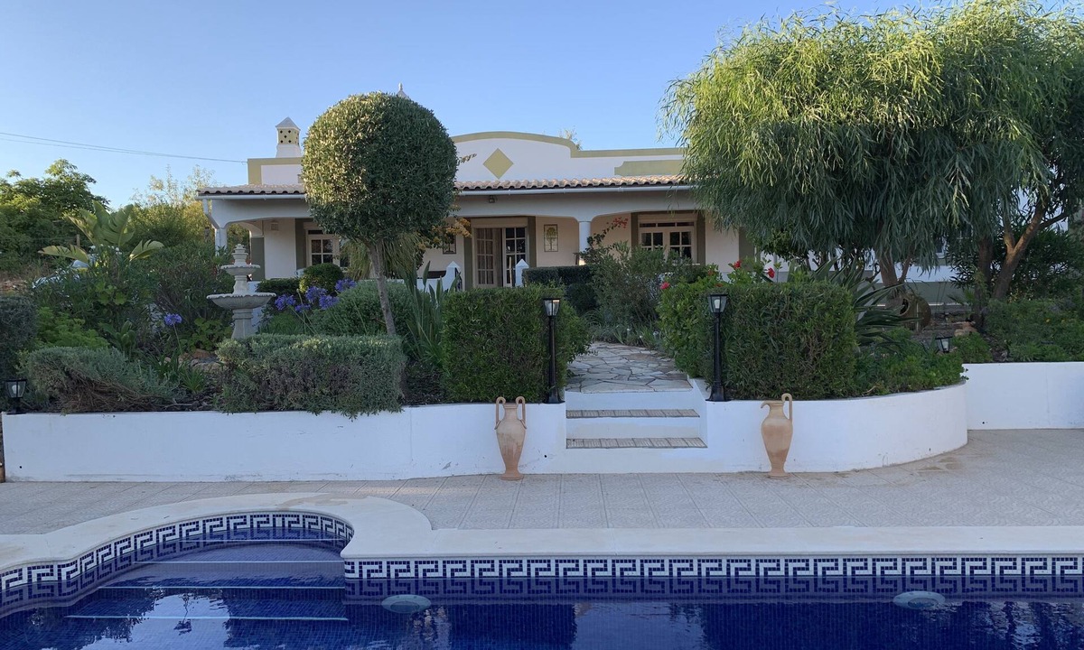 Alcantarilha Villa | One week available mid September discounted idyllic villa private pool & garden