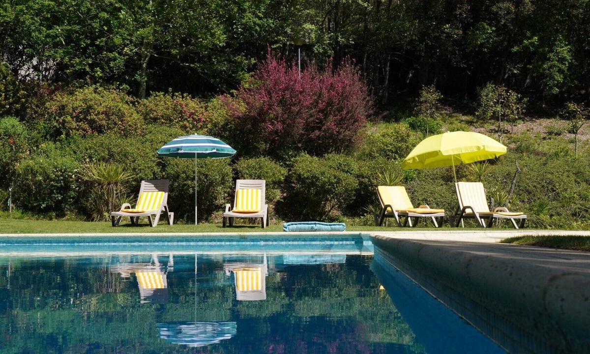 Ronfe Villa | Peaceful Luxurious Villa With Pool / Tennis