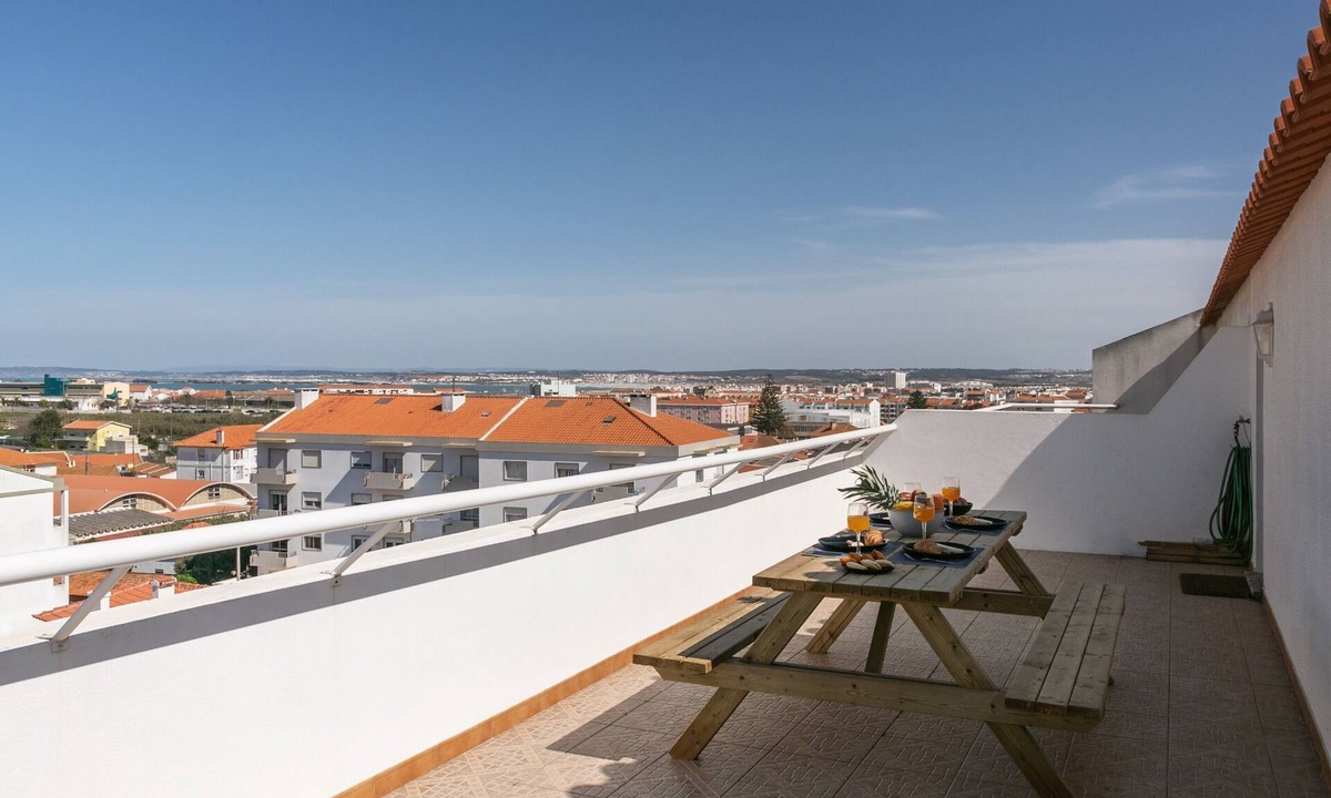 Ajuda Apartment | Peniche Terrace - Spacious apartment in the center