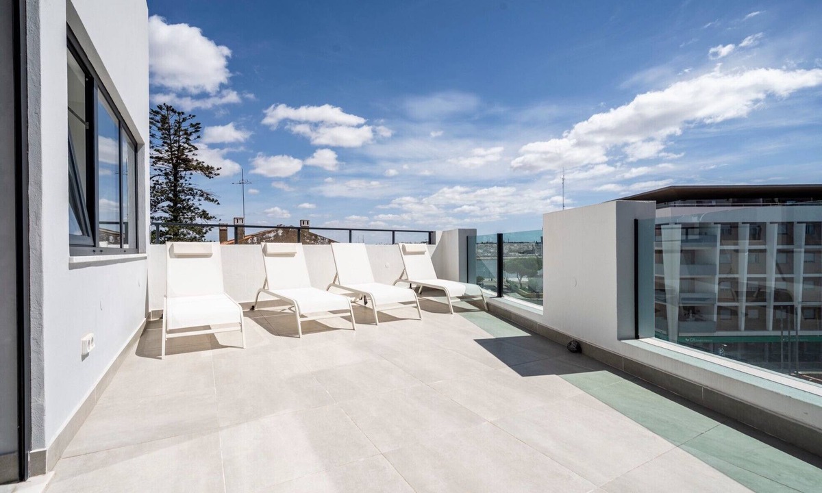 Portimao Apartment | Portimao Arade View Penthouse T3 Duplex with Parking, Private Terrace, Wi-Fi and Air Conditioning