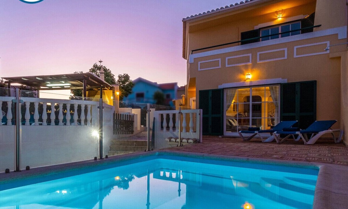 Penina Villa | Portimão: villa with heatable pool & BBQ