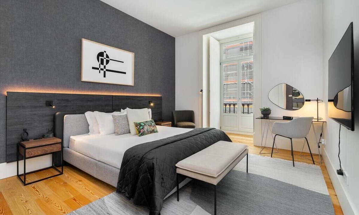 Santa Maria Maior Apartment | Prime Location Cosmopolitan Apartment | AC & Lift