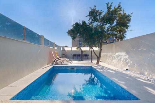 Mafamude House | Private Pool Villa with 4BR Suites, Hot Tub & Patio
