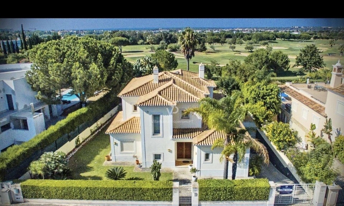 Vilamoura Villa | Luxury villa with golf view in the heart of Vilamoura, heated pool