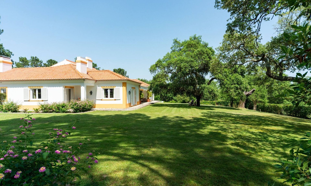 Castelo House | Quinta das Cabreiras