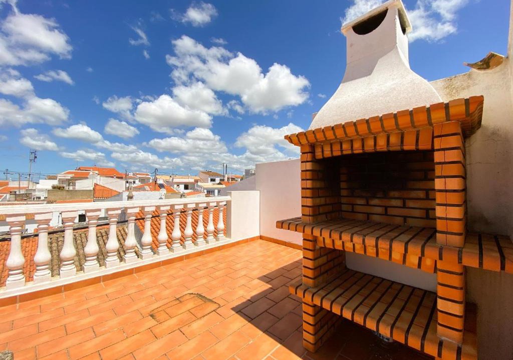 Espiche Apartment | Retreat with Terrace and View in Espiche #1887
