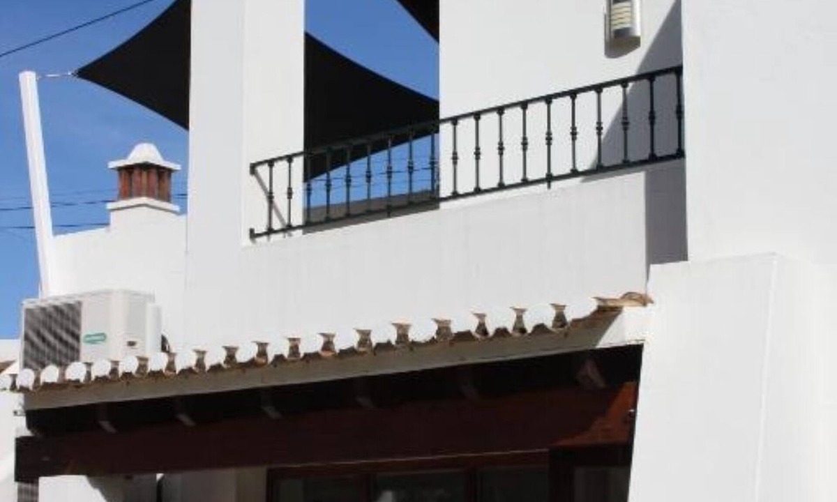 Bensafrim Apartment | Romantic Hideaway with Terrace and Garden View in Bensafrim